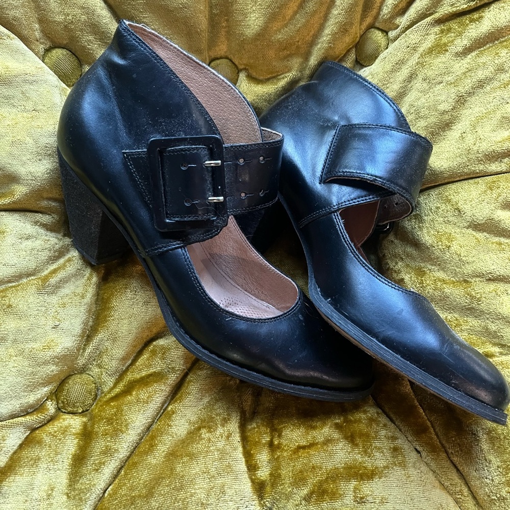 Corso Como Black Heels with Buckle Closure